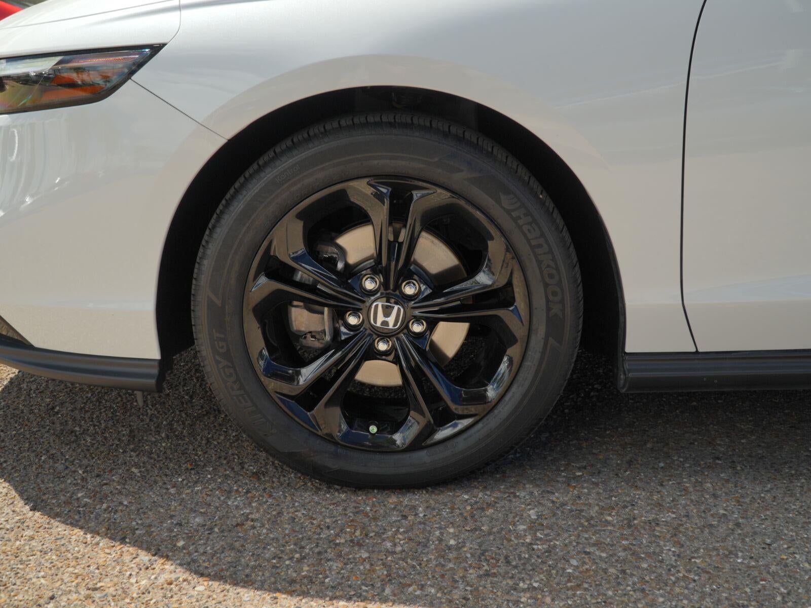 2025 Honda Accord SE - Photo 18