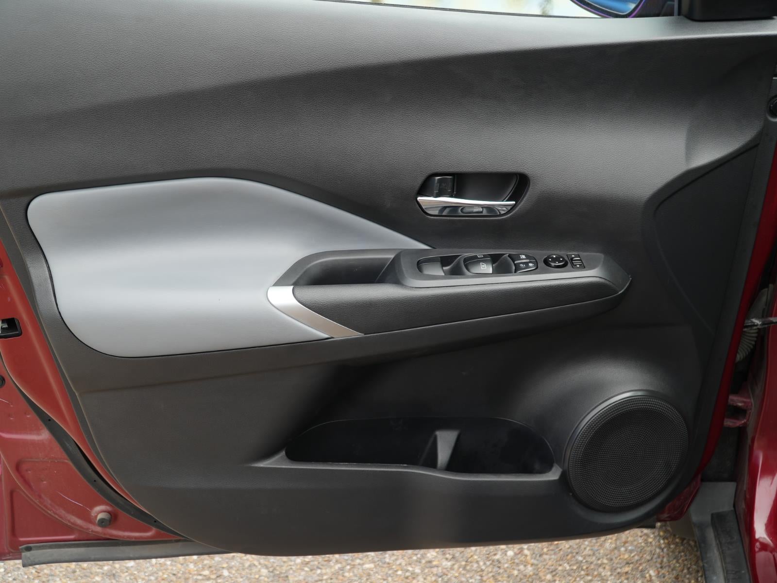 2022 Nissan Kicks SR