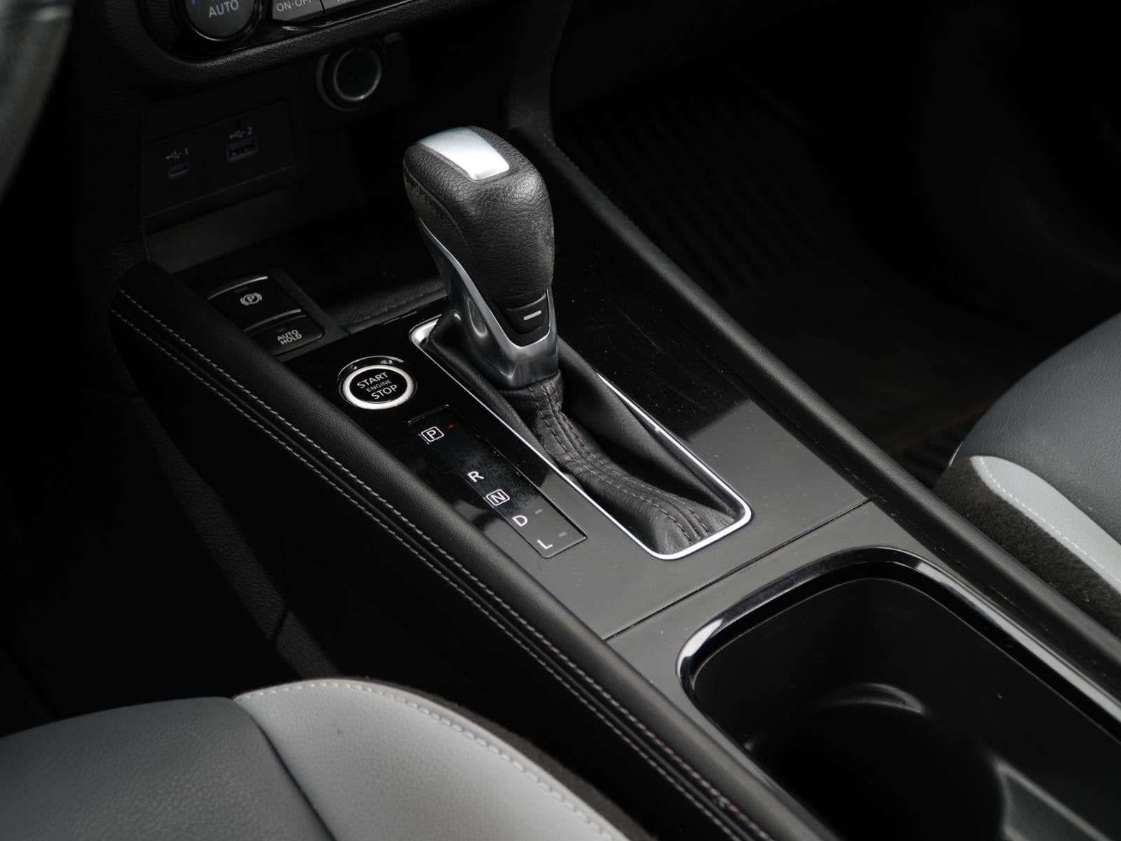 2022 Nissan Kicks SR