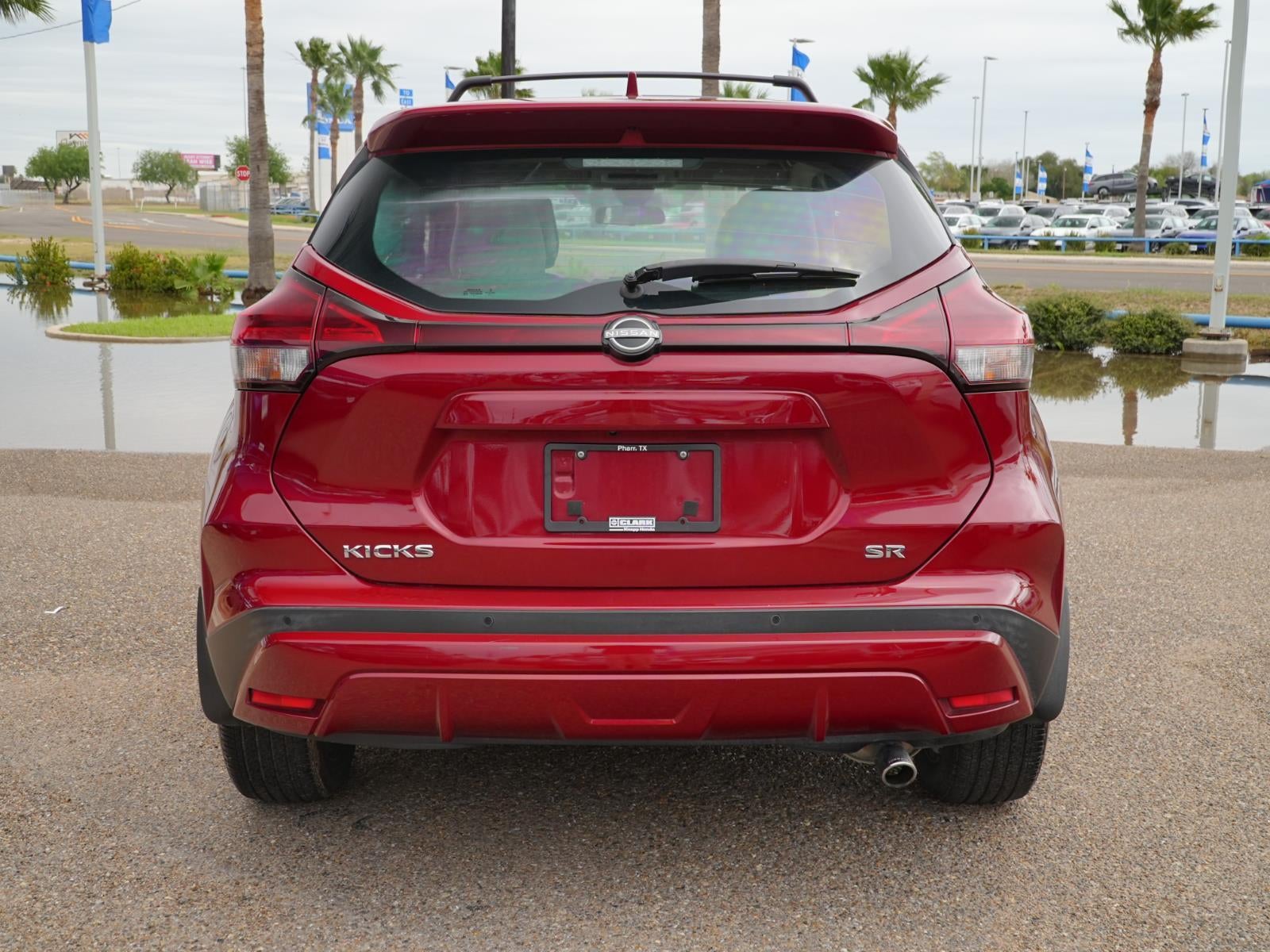 2022 Nissan Kicks SR
