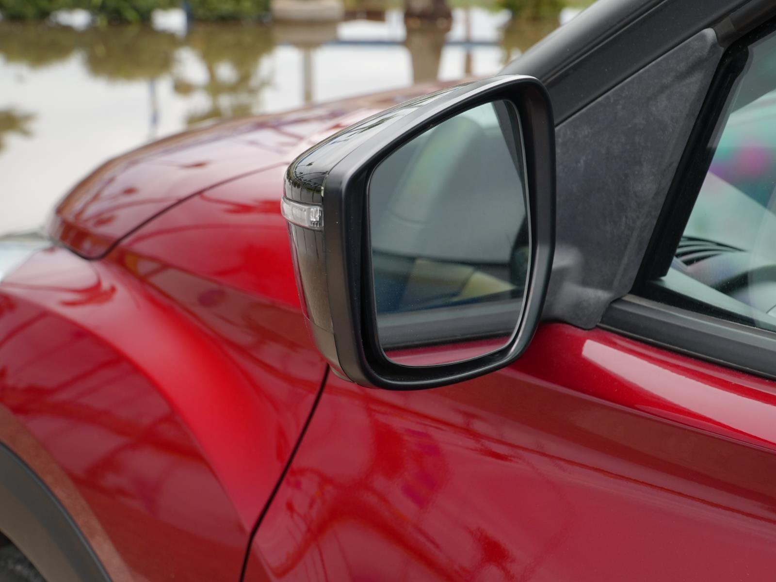 2022 Nissan Kicks SR