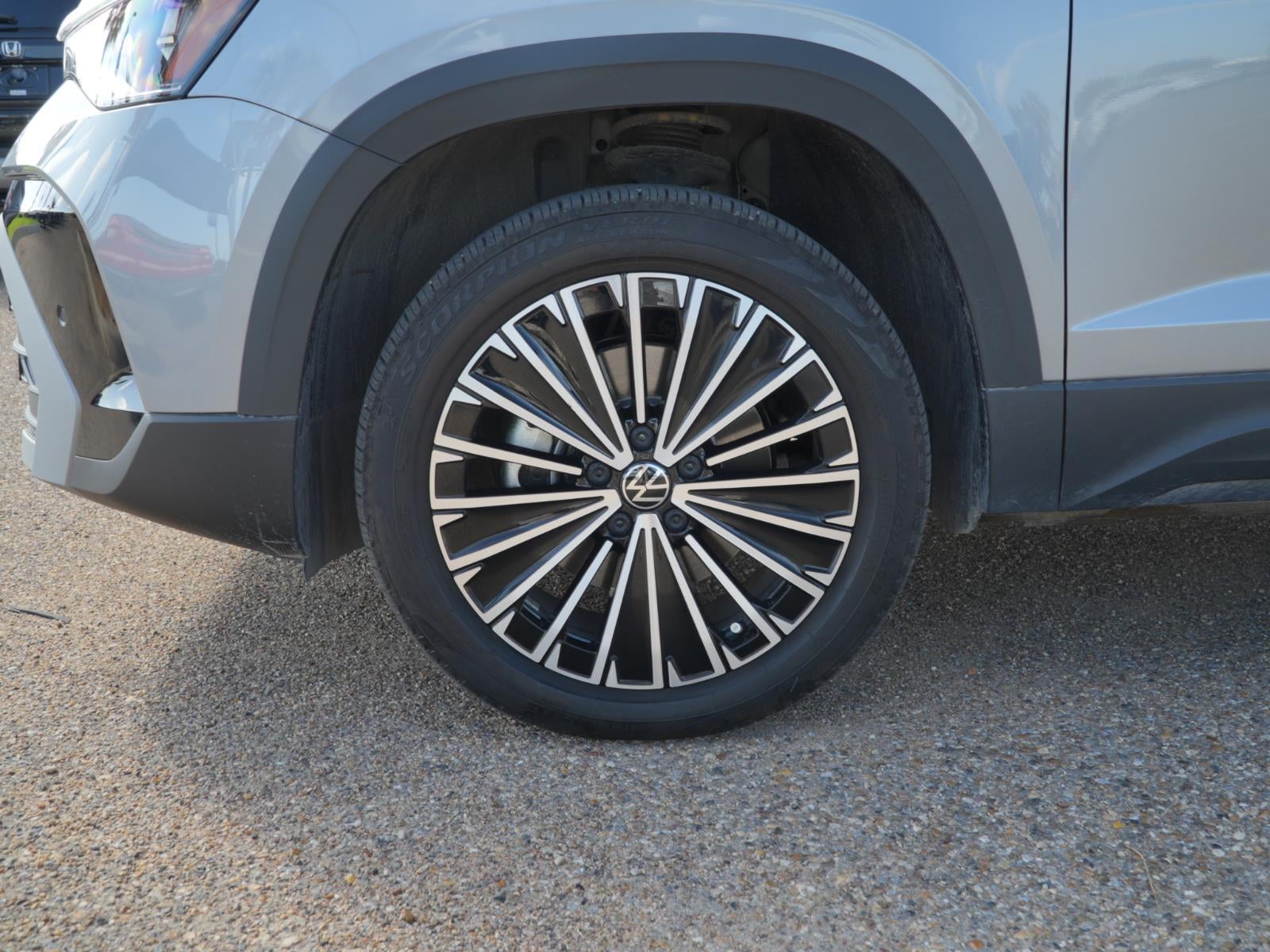 2025 Volkswagen Taos SE