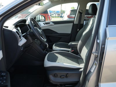 2025 Volkswagen Taos SE