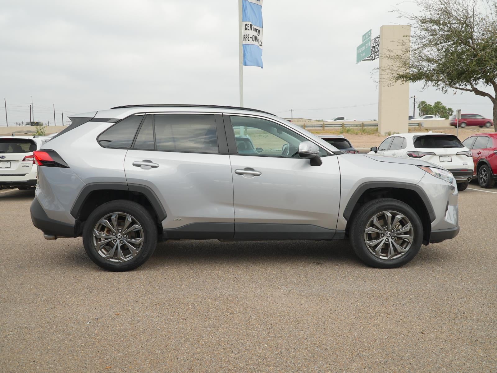 2022 Toyota RAV4 Hybrid XLE Premium