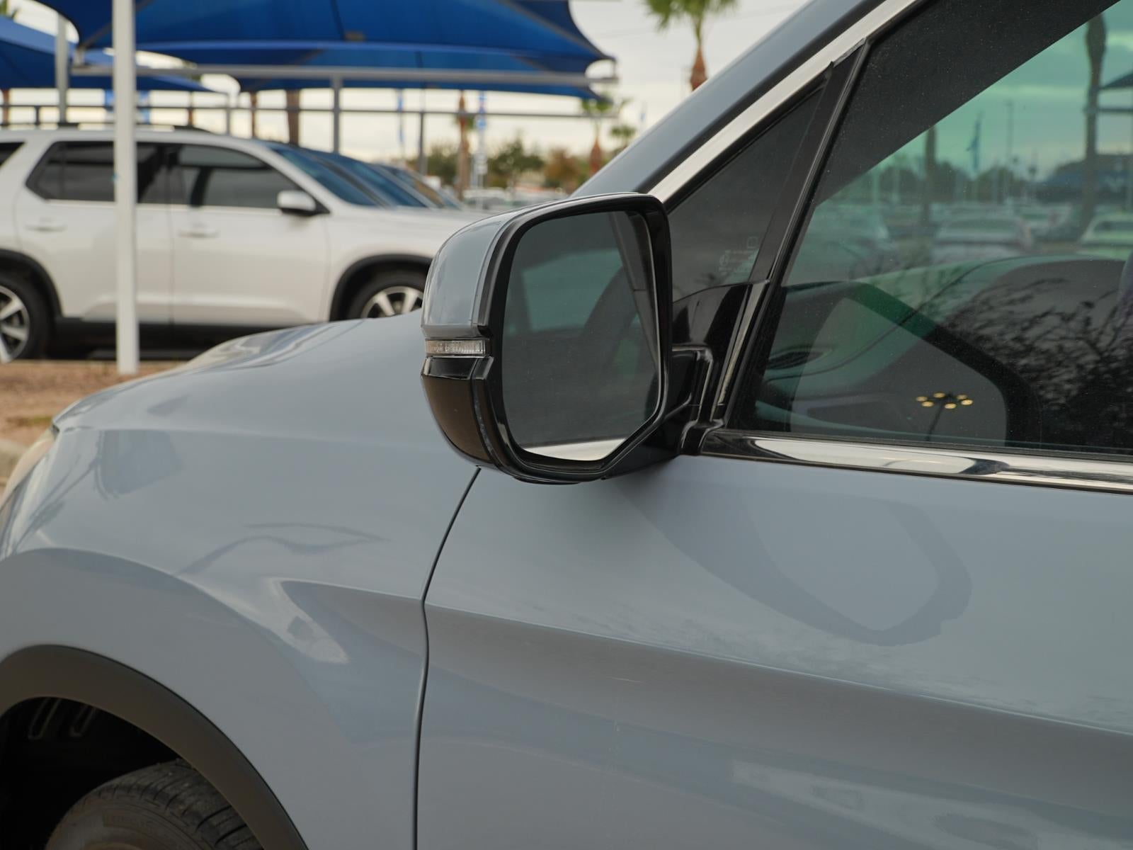 2022 Honda Pilot Touring w/Rear Captain's Chairs