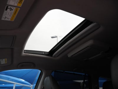 2022 Honda Pilot Touring w/Rear Captain's Chairs