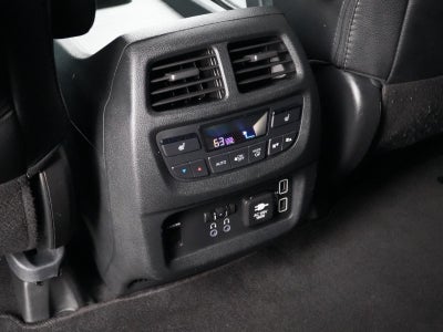 2022 Honda Pilot Touring w/Rear Captain's Chairs