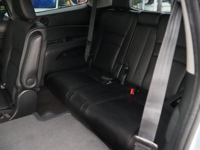 2022 Honda Pilot Touring w/Rear Captain's Chairs