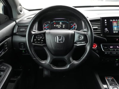2022 Honda Pilot Touring w/Rear Captain's Chairs