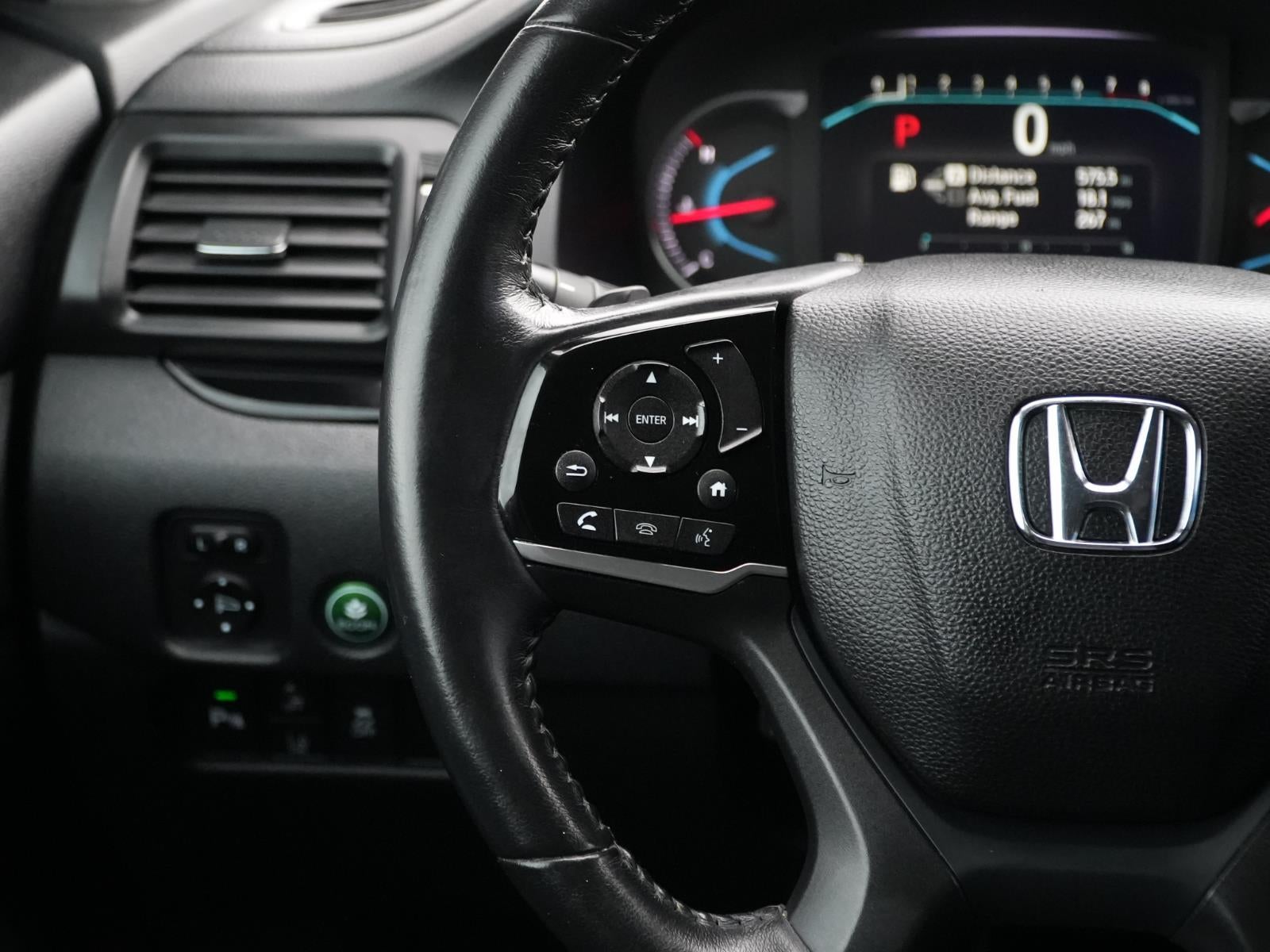 2022 Honda Pilot Touring w/Rear Captain's Chairs