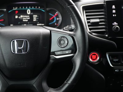 2022 Honda Pilot Touring w/Rear Captain's Chairs