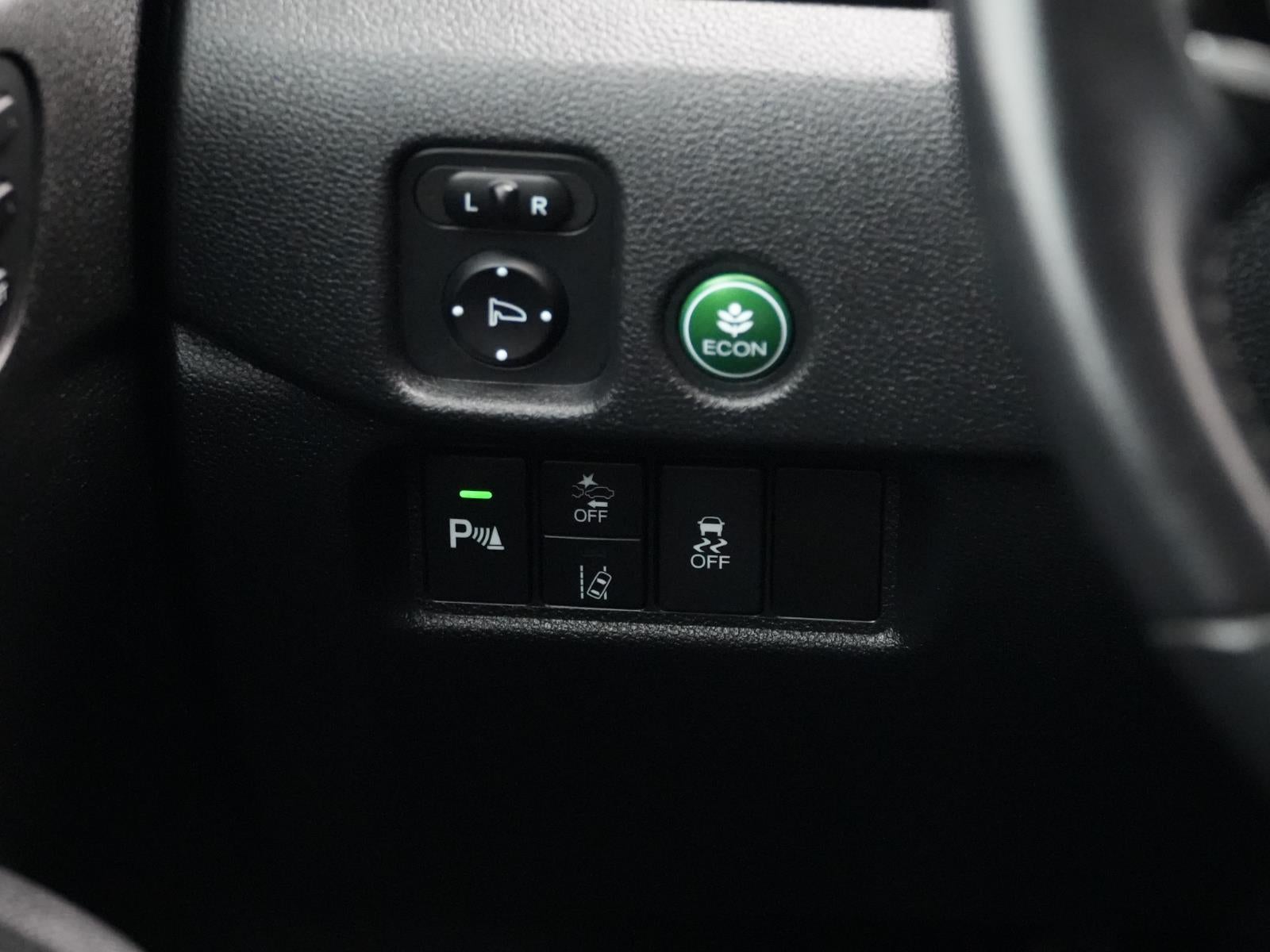 2022 Honda Pilot Touring w/Rear Captain's Chairs