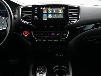 2022 Honda Pilot Touring w/Rear Captain's Chairs