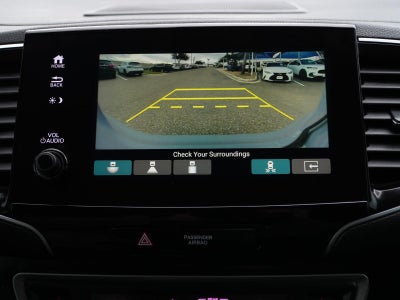 2022 Honda Pilot Touring w/Rear Captain's Chairs