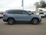 2022 Honda Pilot Touring w/Rear Captain's Chairs