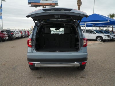 2022 Honda Pilot Touring w/Rear Captain's Chairs