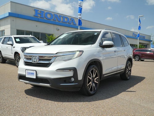 2022 Honda Pilot Touring w/Rear Captain's Chairs