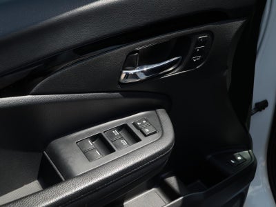 2022 Honda Pilot Touring w/Rear Captain's Chairs