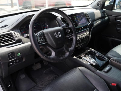 2022 Honda Pilot Touring w/Rear Captain's Chairs