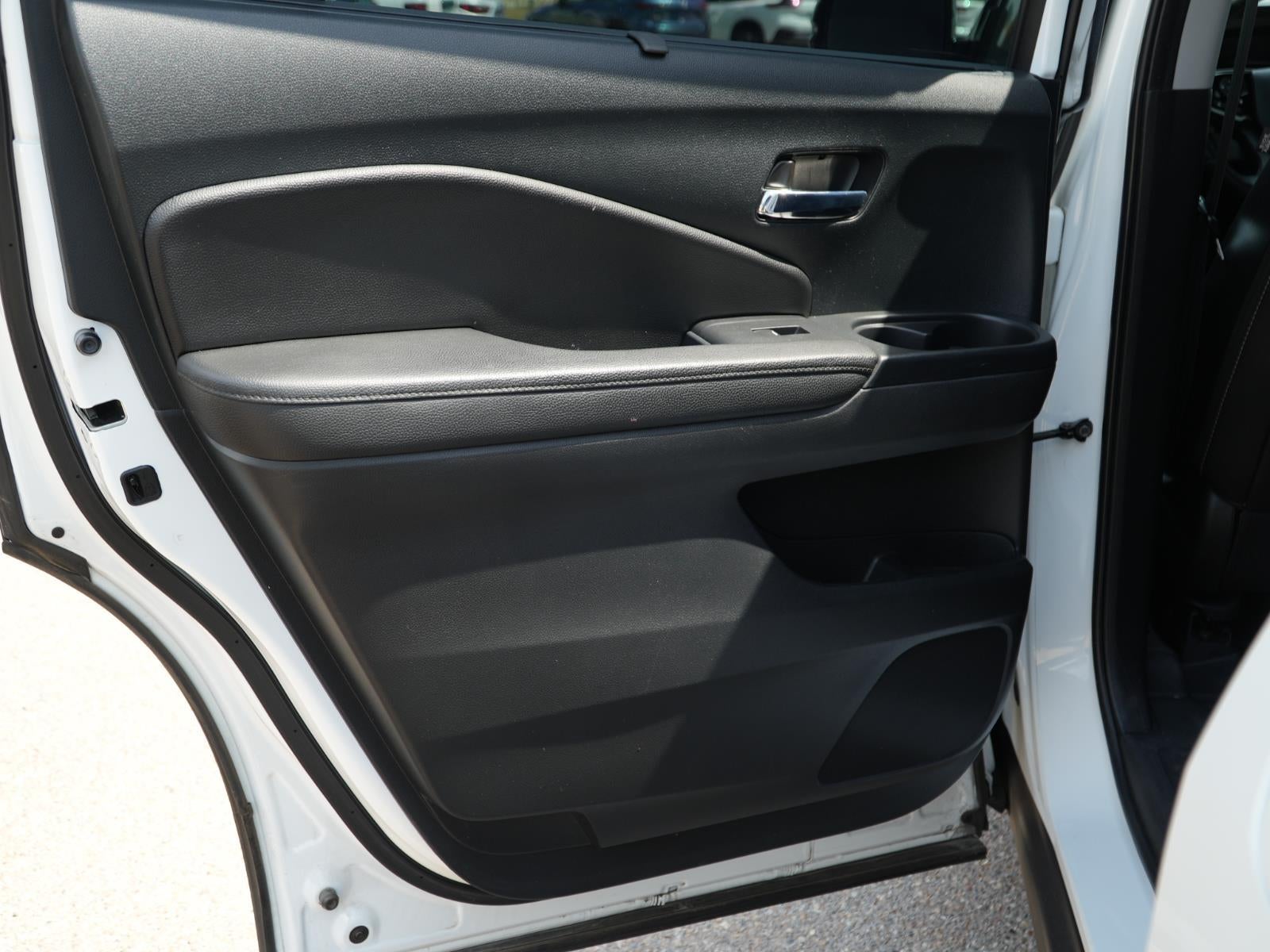 2022 Honda Pilot Touring w/Rear Captain's Chairs