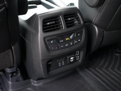 2022 Honda Pilot Touring w/Rear Captain's Chairs