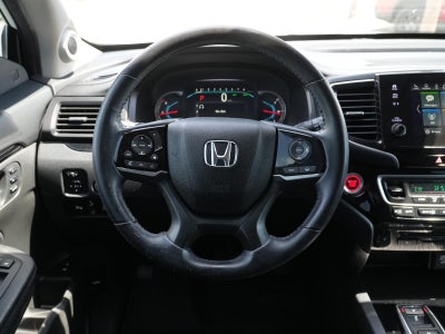 2022 Honda Pilot Touring w/Rear Captain's Chairs