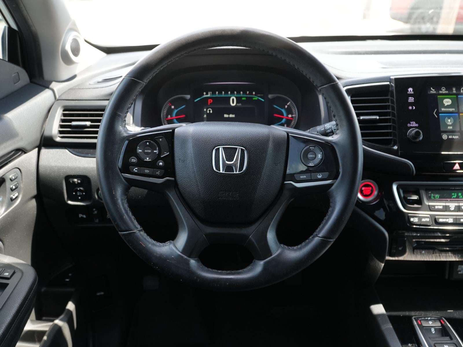 2022 Honda Pilot Touring w/Rear Captain's Chairs