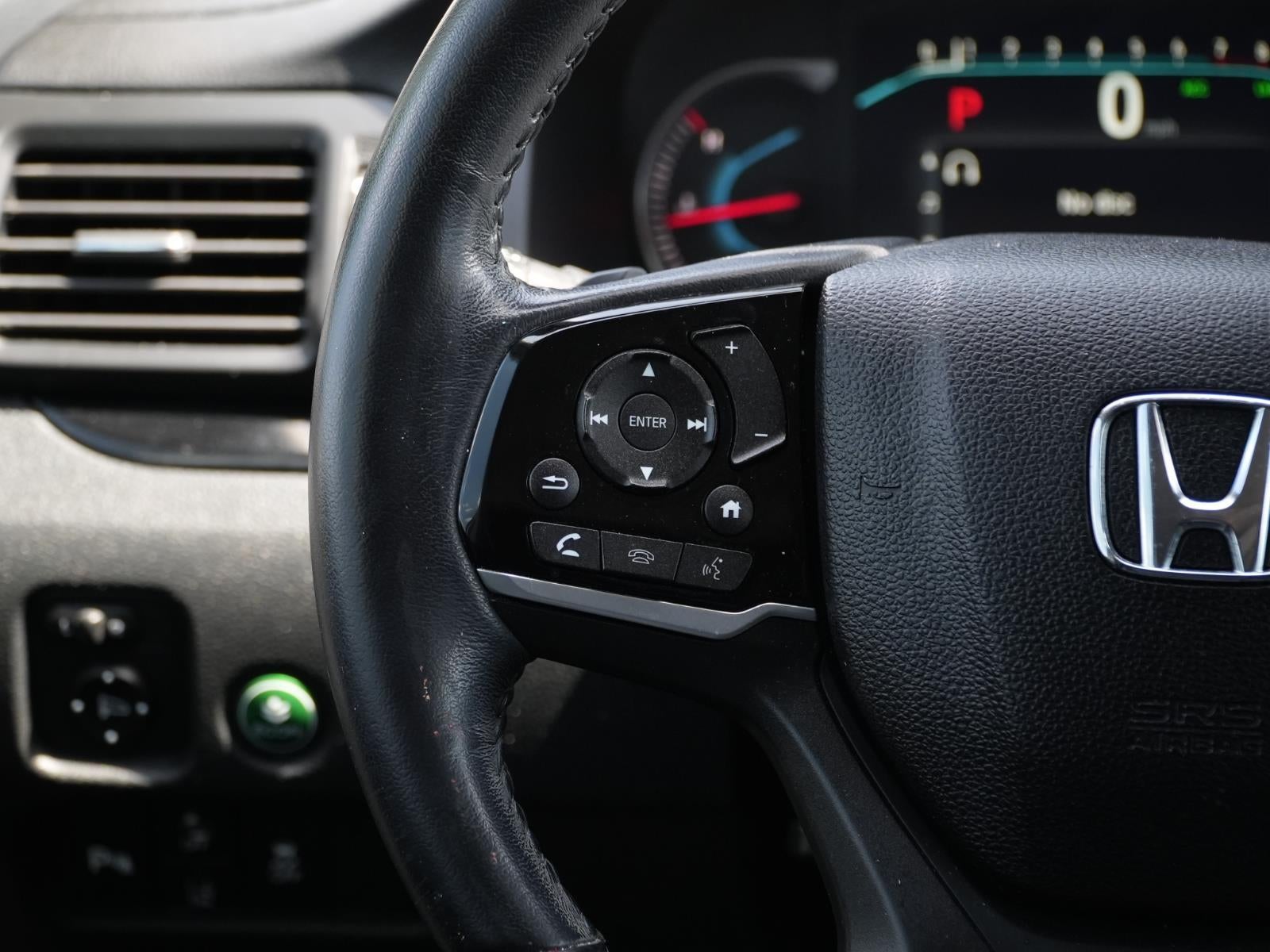 2022 Honda Pilot Touring w/Rear Captain's Chairs