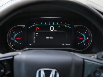 2022 Honda Pilot Touring w/Rear Captain's Chairs