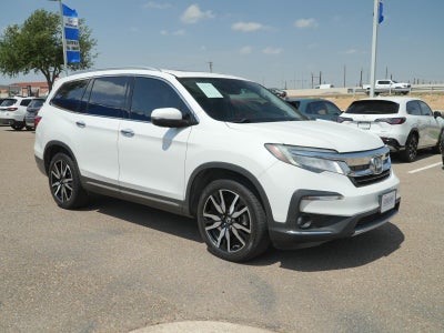 2022 Honda Pilot Touring w/Rear Captain's Chairs