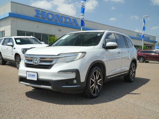 2022 Honda Pilot Touring w/Rear Captain's Chairs