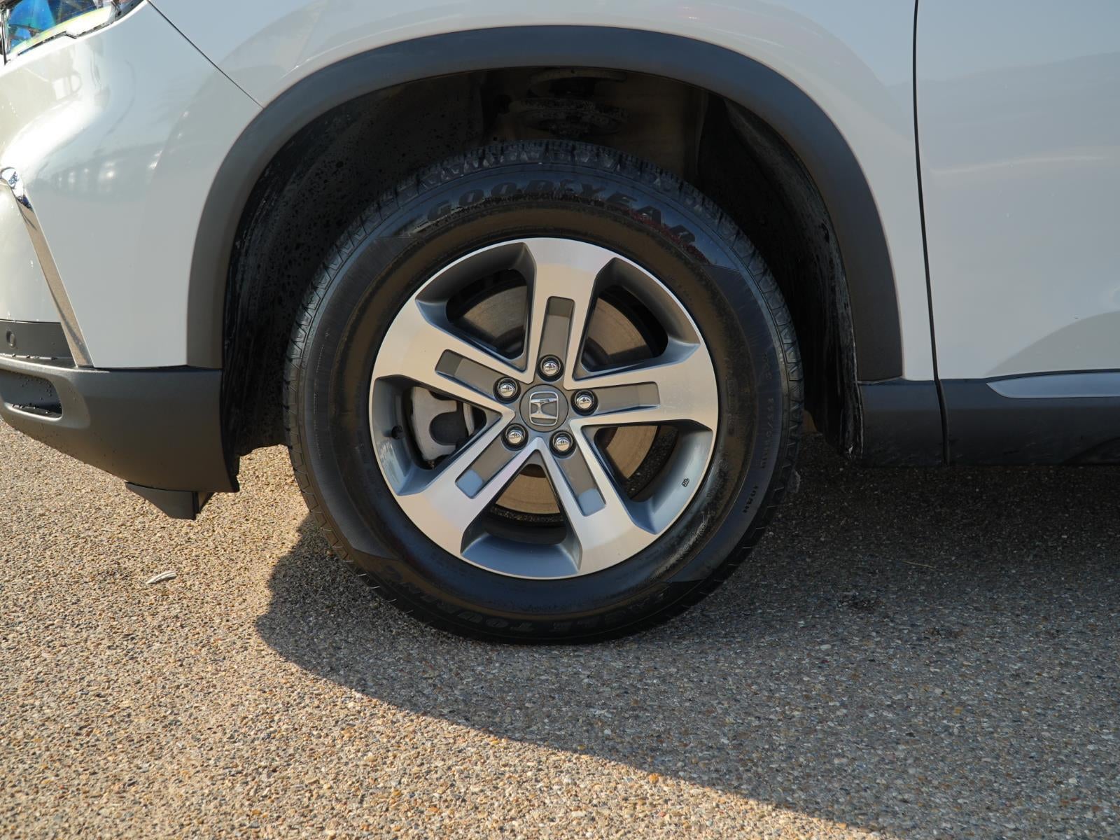 2023 Honda Pilot EX-L w/Rear Captain's Chairs