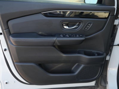 2023 Honda Pilot EX-L w/Rear Captain's Chairs