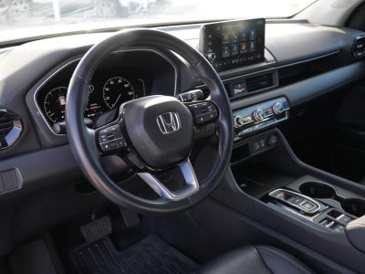2023 Honda Pilot EX-L w/Rear Captain's Chairs