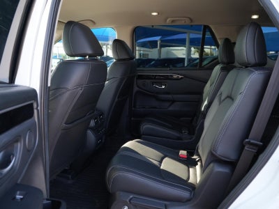 2023 Honda Pilot EX-L w/Rear Captain's Chairs