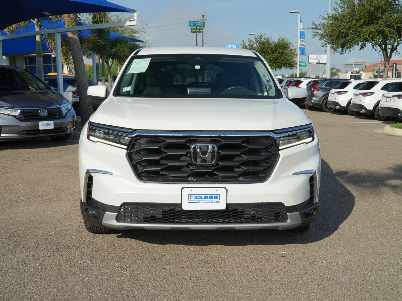 2023 Honda Pilot EX-L w/Rear Captain's Chairs