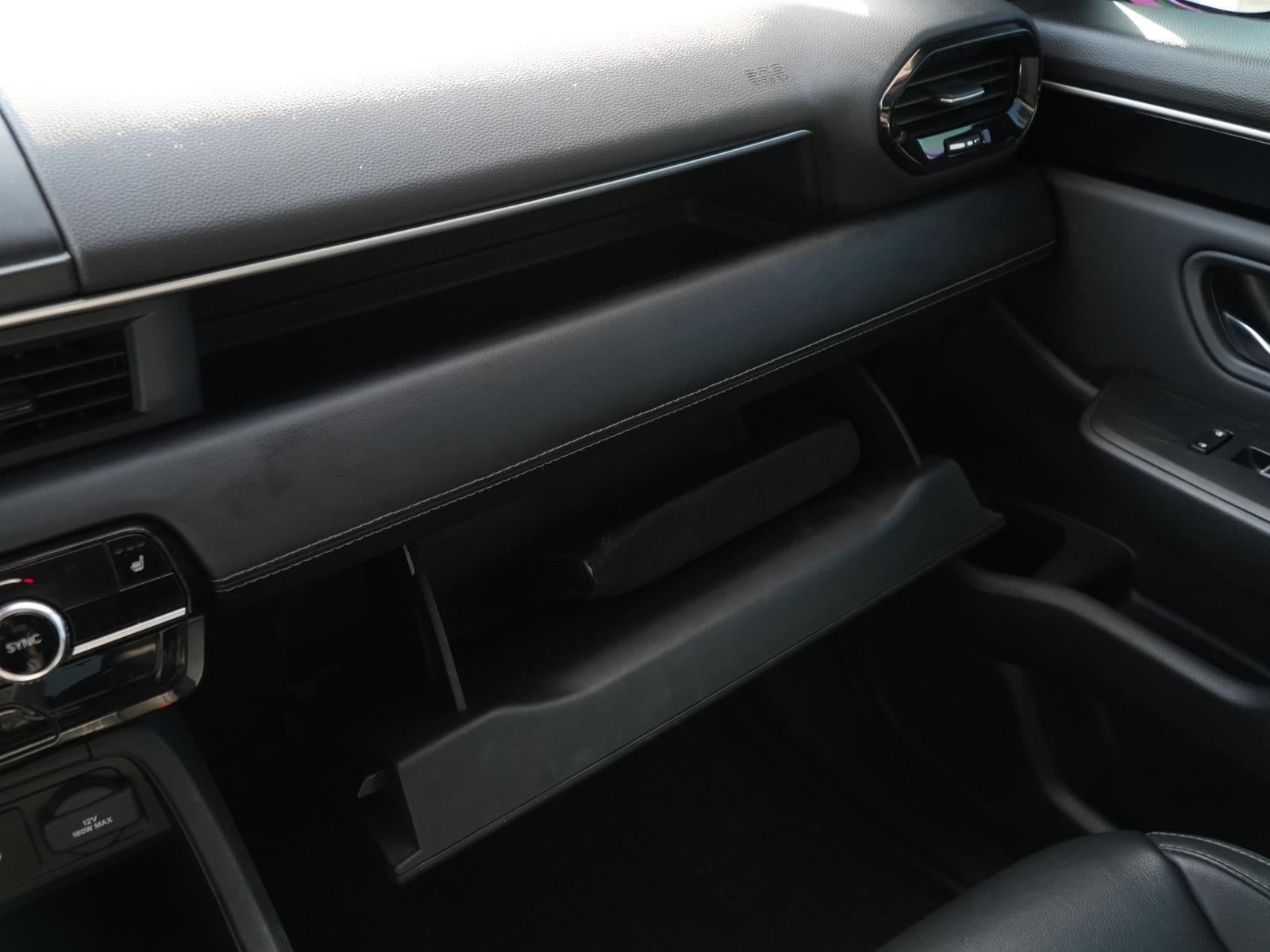 2023 Honda Pilot EX-L w/Rear Captain's Chairs