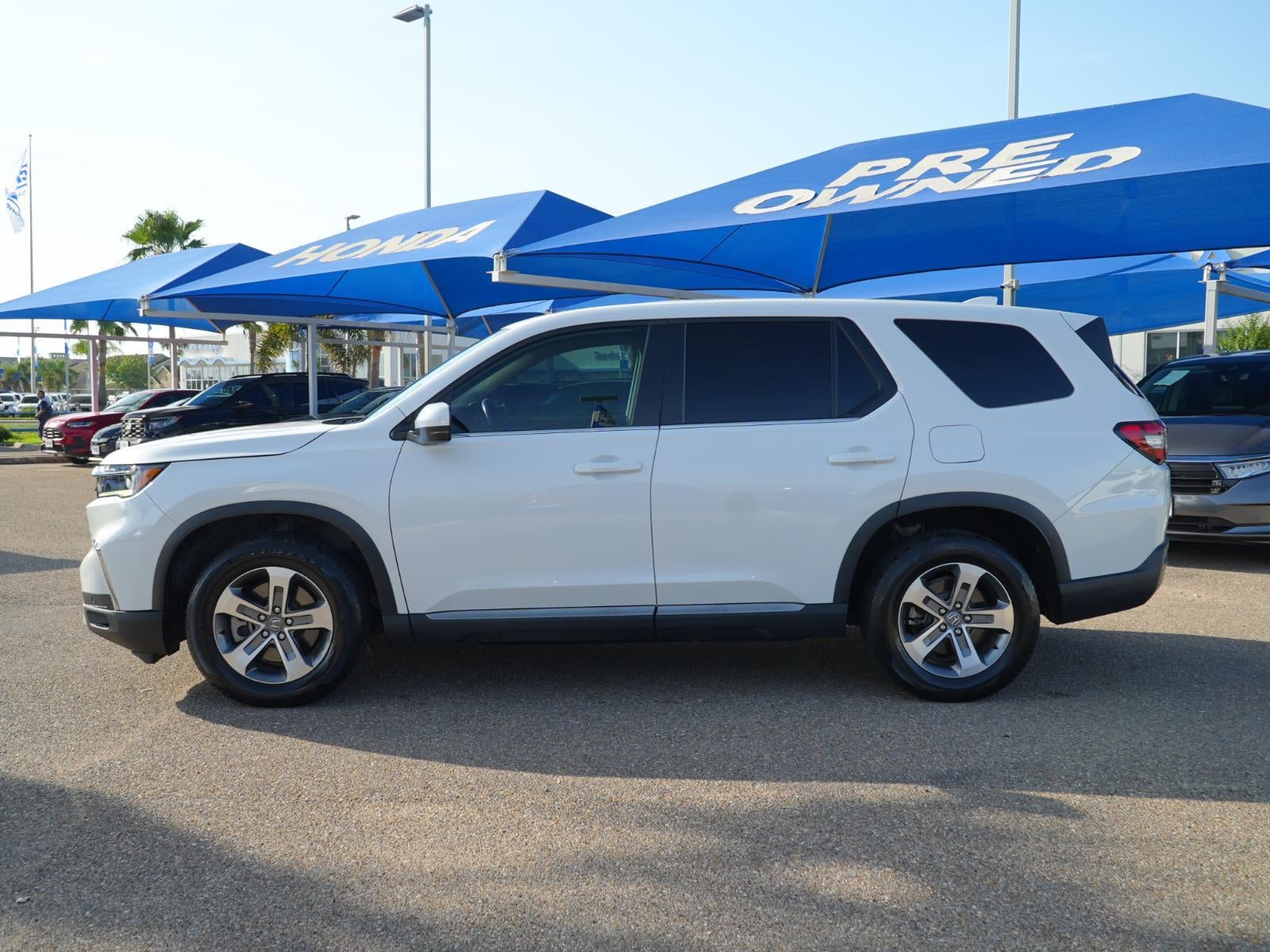 2023 Honda Pilot EX-L w/Rear Captain's Chairs