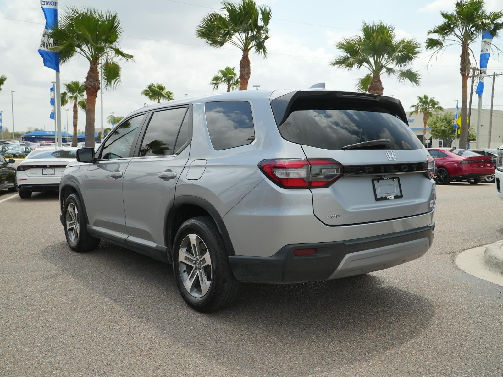 2024 Honda Pilot EX-L w/Rear Captain's Chairs