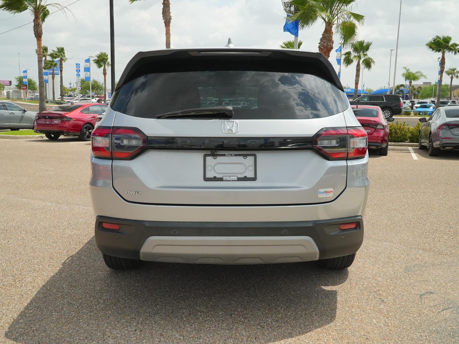 2024 Honda Pilot EX-L w/Rear Captain's Chairs