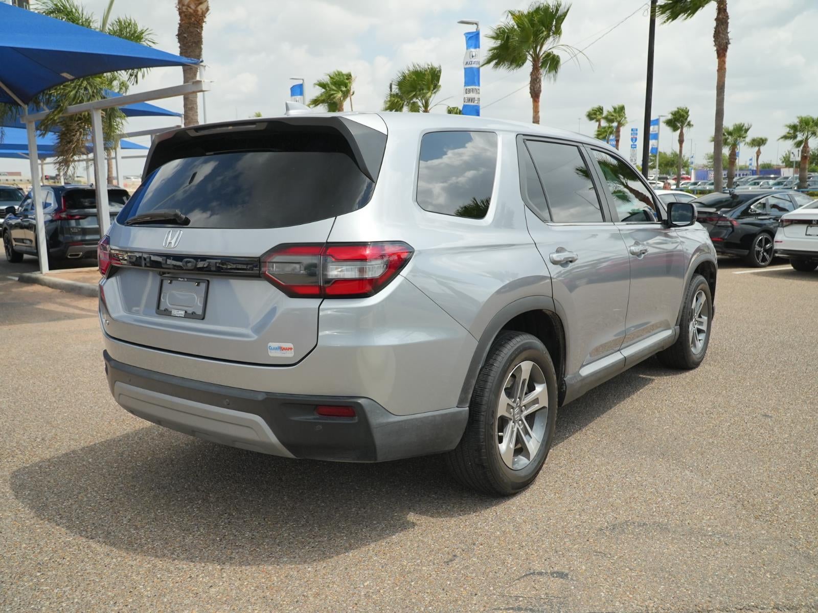 2024 Honda Pilot EX-L w/Rear Captain's Chairs