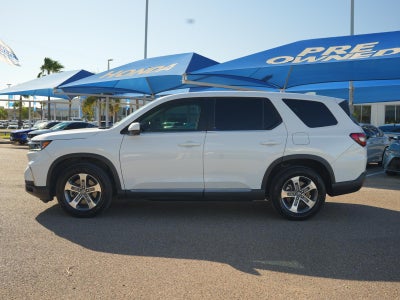 2023 Honda Pilot EX-L w/Rear Captain's Chairs