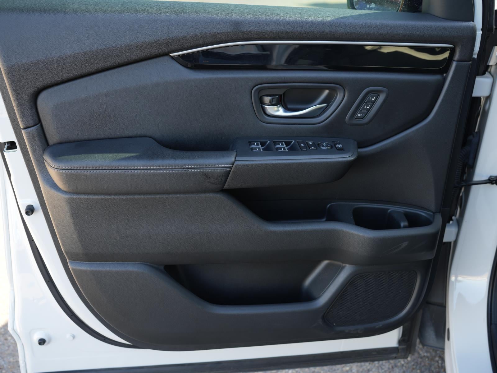 2023 Honda Pilot EX-L w/Rear Captain's Chairs