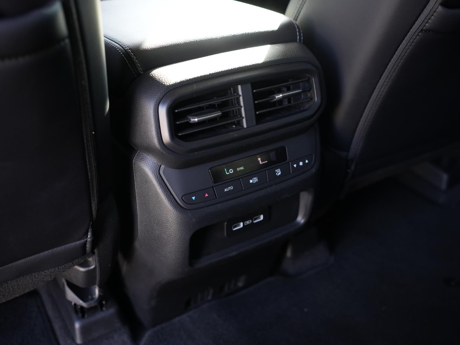 2023 Honda Pilot EX-L w/Rear Captain's Chairs