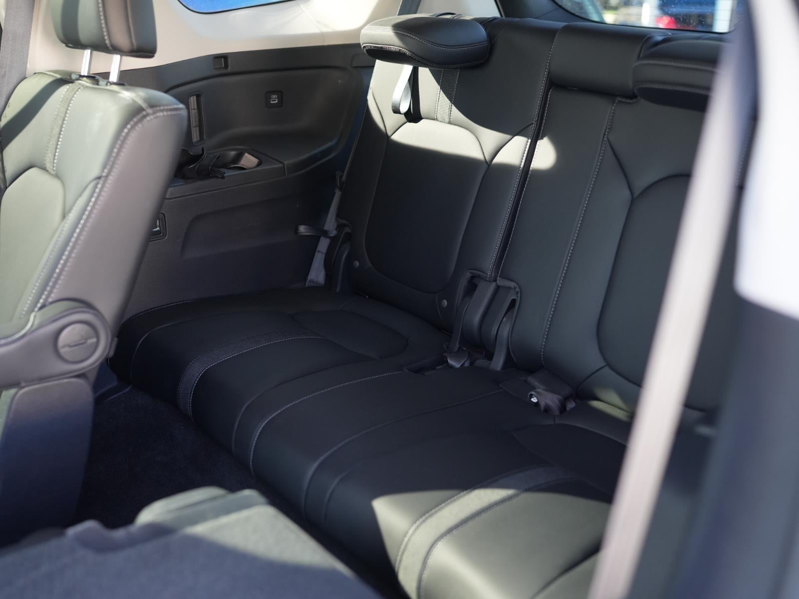 2023 Honda Pilot EX-L w/Rear Captain's Chairs