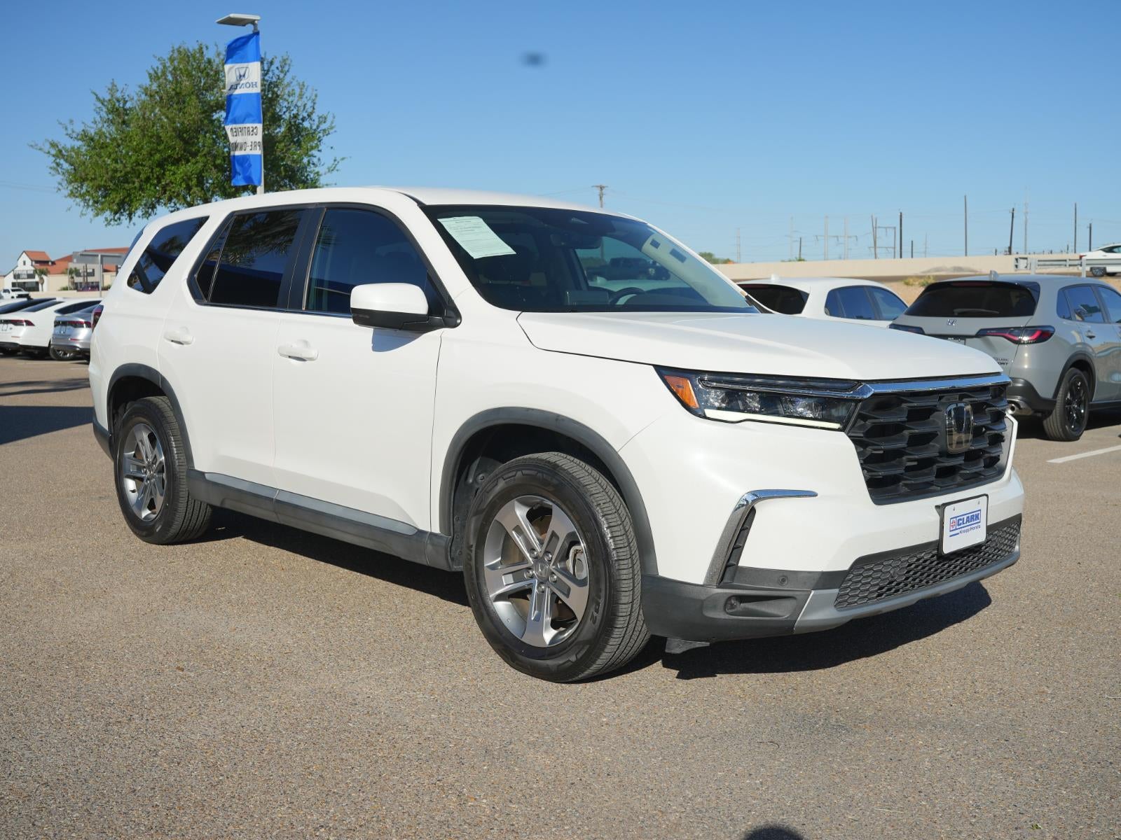 2023 Honda Pilot EX-L w/Rear Captain's Chairs