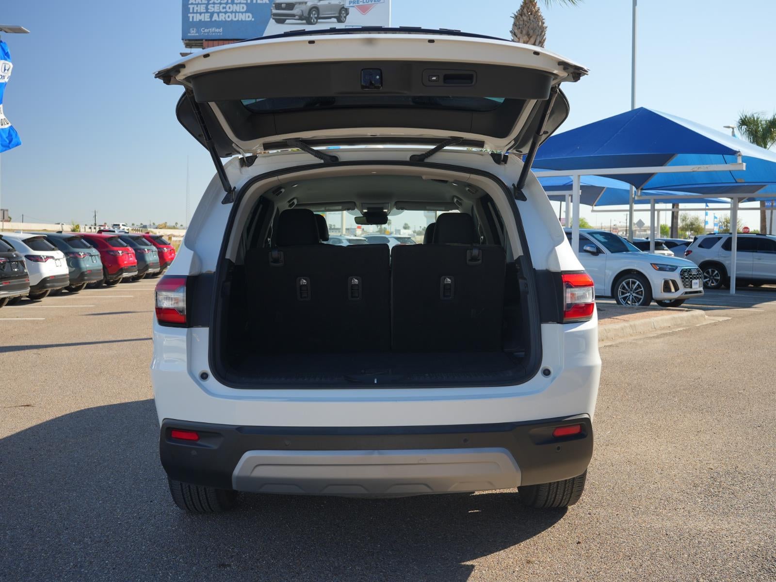 2023 Honda Pilot EX-L w/Rear Captain's Chairs