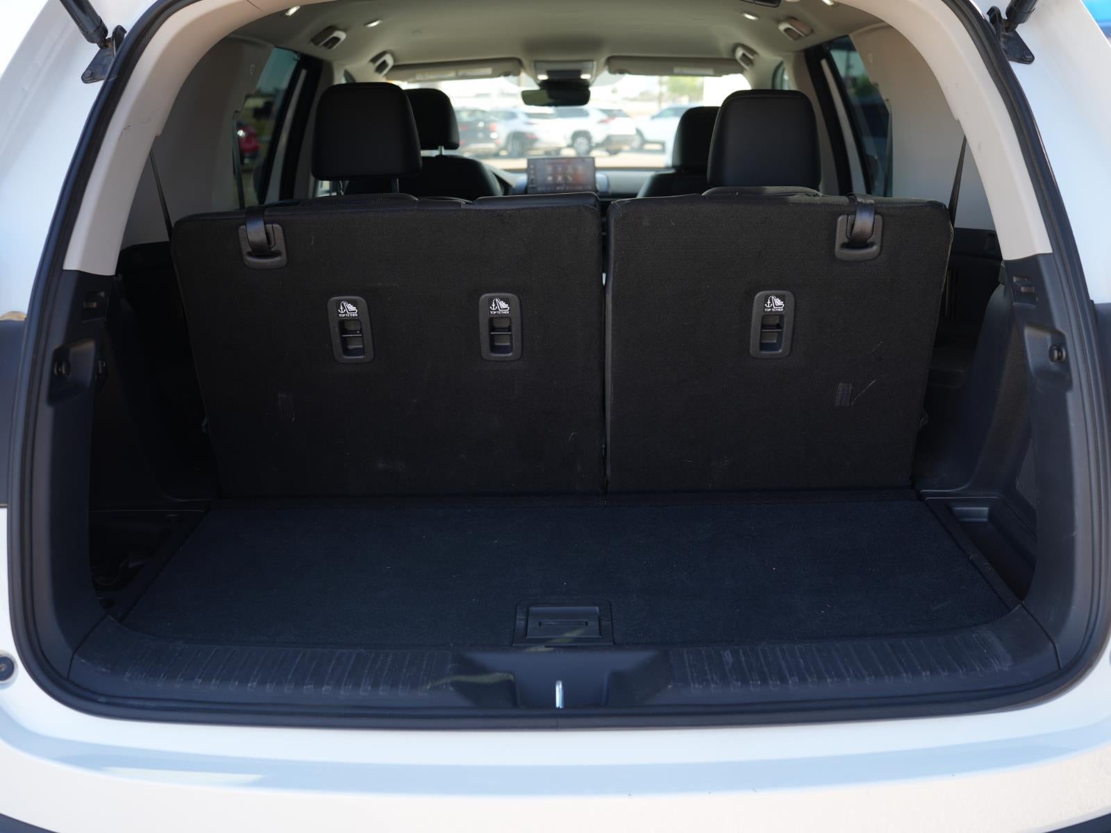 2023 Honda Pilot EX-L w/Rear Captain's Chairs