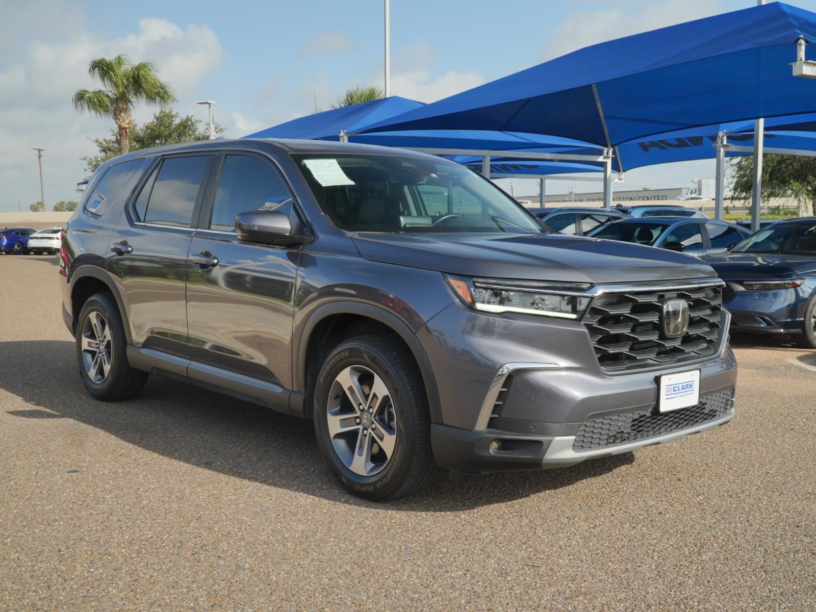2024 Honda Pilot EX-L w/Rear Captain's Chairs