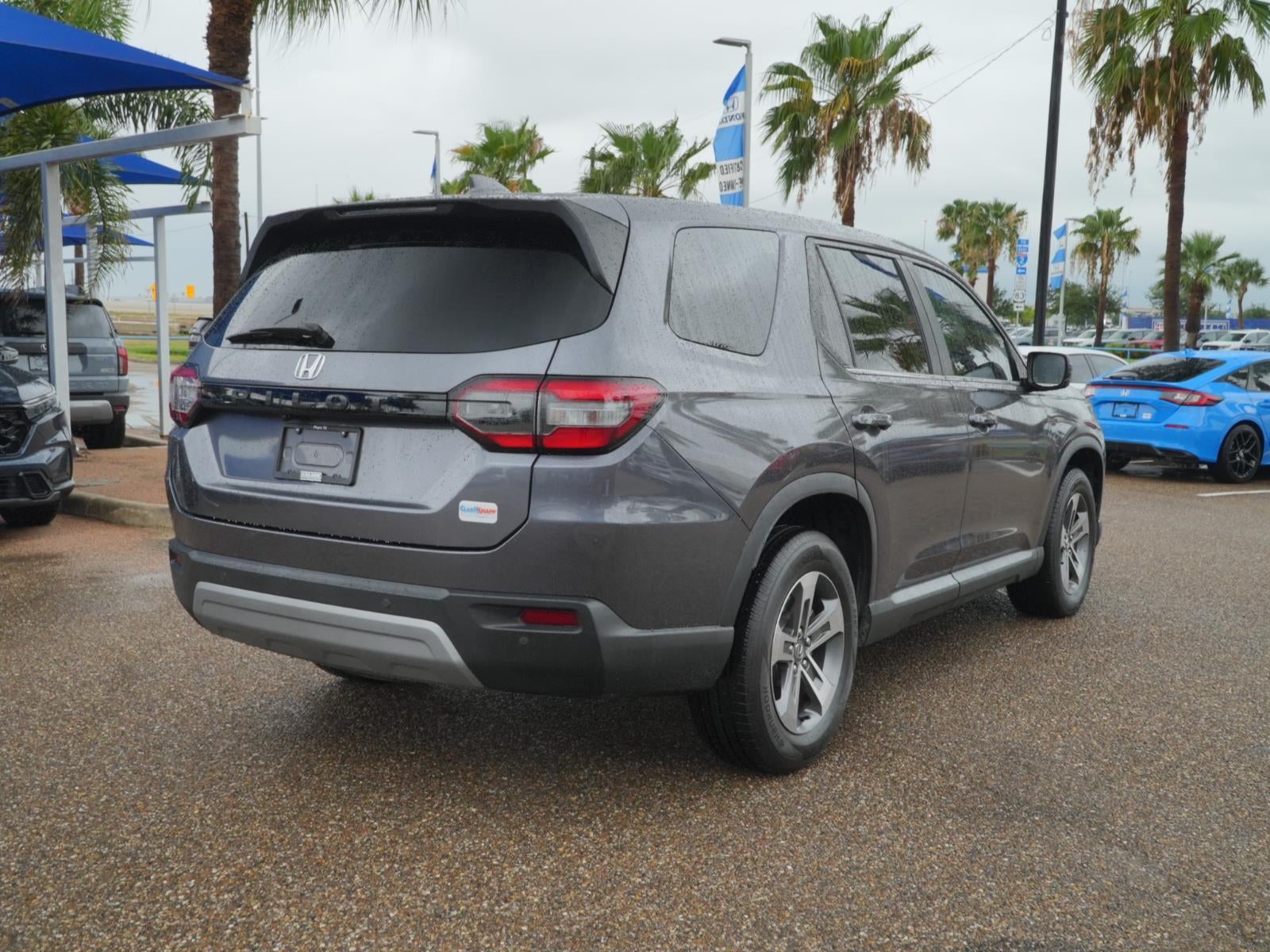 2024 Honda Pilot EX-L w/Rear Captain's Chairs